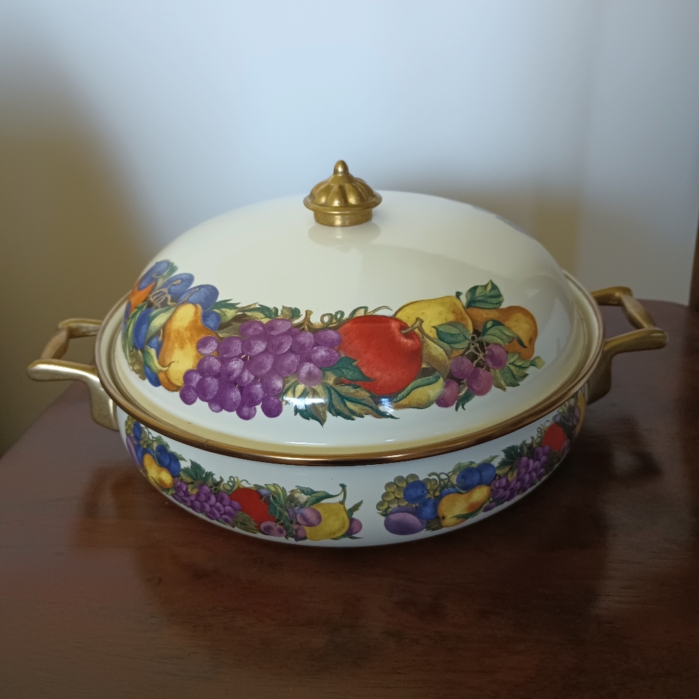 Cornucopia Fruit Design Enamelware Dutch Oven Brass Hardware